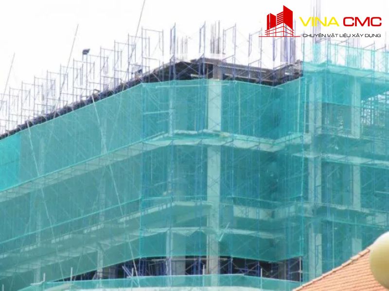Vì Sao Lưới Che Công Trình Trở Thành Vật Liệu Bắt Buộc Trong Xây Dựng? 13 Cách chọn lưới bao che theo chiều cao - Báo giá mới nhất
