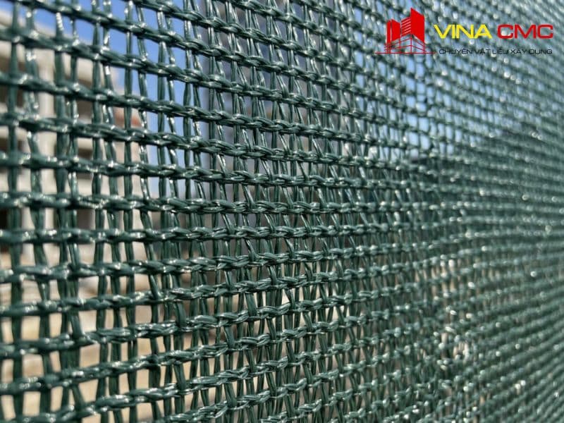 Bao Lâu Nên Thay Lưới Bao Che Để Đảm Bảo An Toàn 100%? 8 Bề mặt sợi lưới bao che công trình sản xuất từ nhựa HDPE nguyên sinh phủ UV chống lão hóa